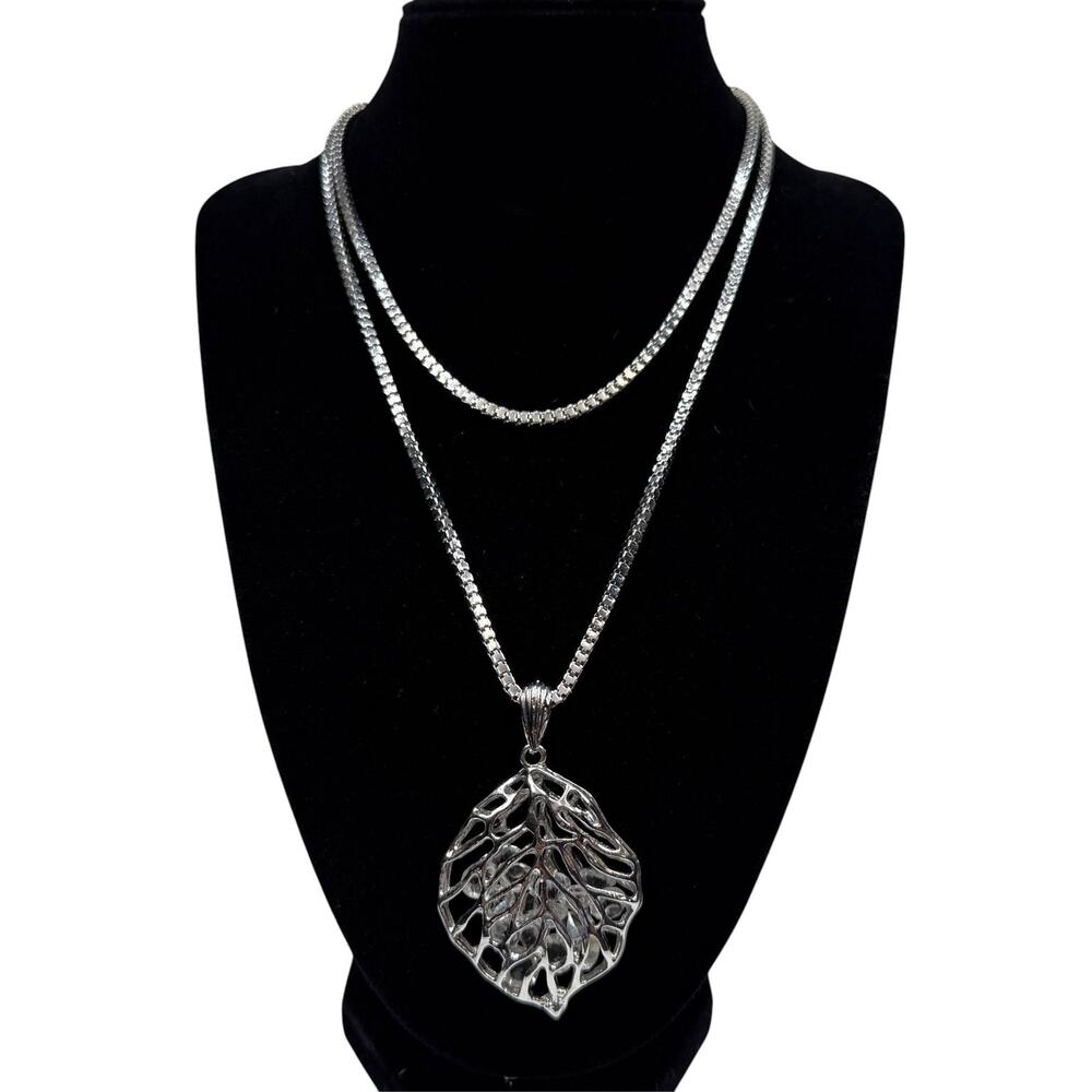 Silver Tone Long Snake Chain Necklace Openwork Leaf Caged Rhinestone Pendant 52"